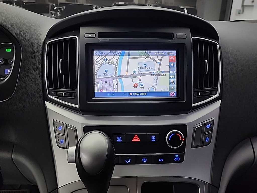 HYUNDAI Starex - Vista 9