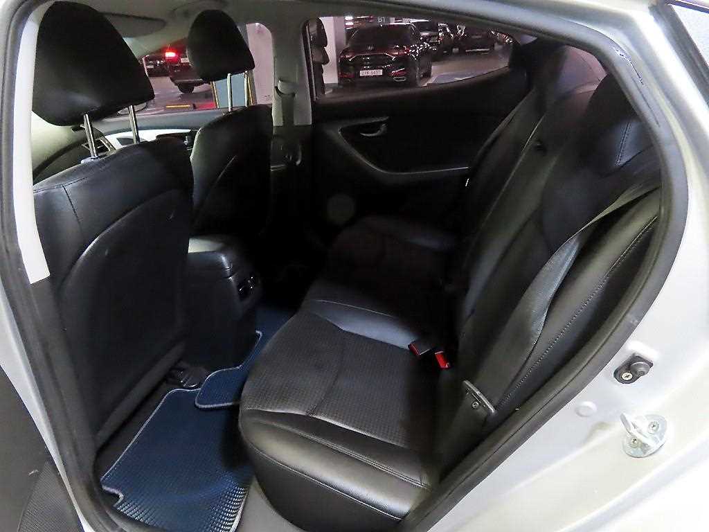 HYUNDAI Avante - Vista 7