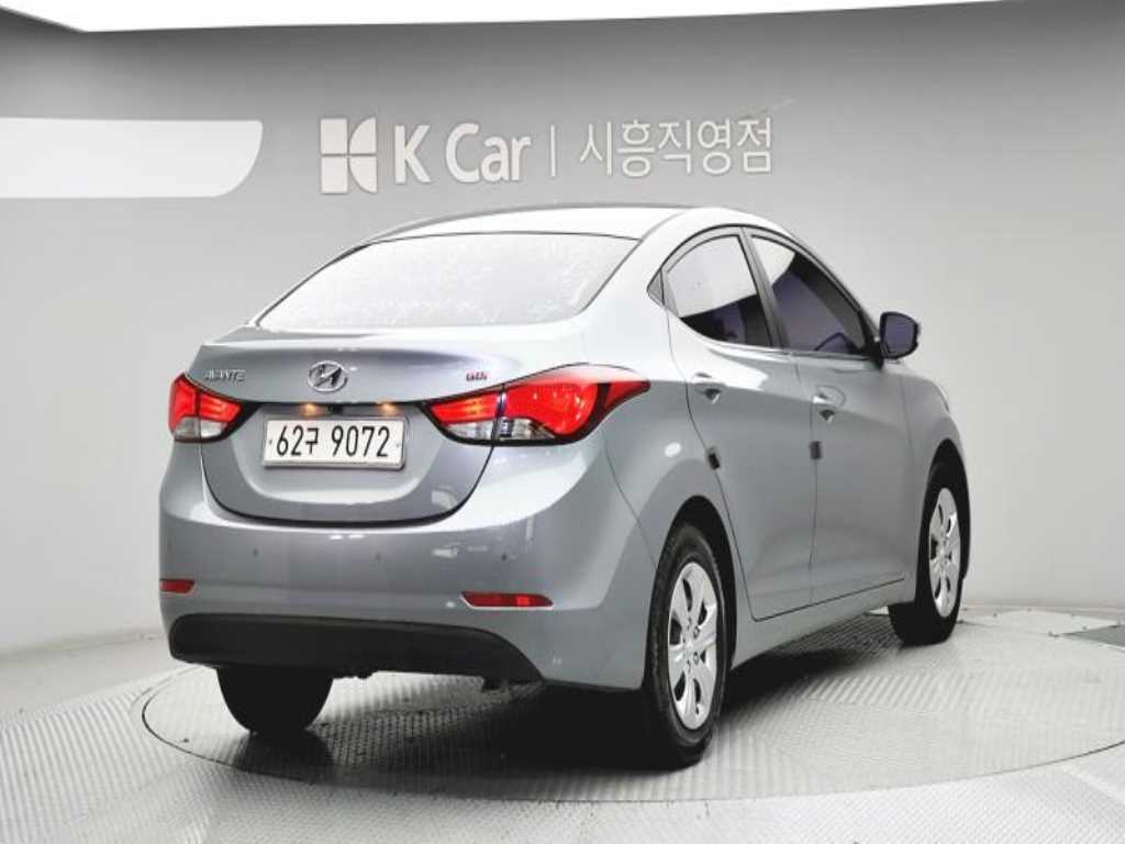 HYUNDAI Avante - Vista 3