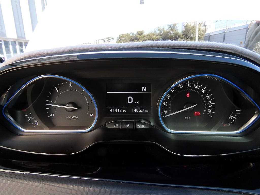 Peugeot 2008 - Vista 9