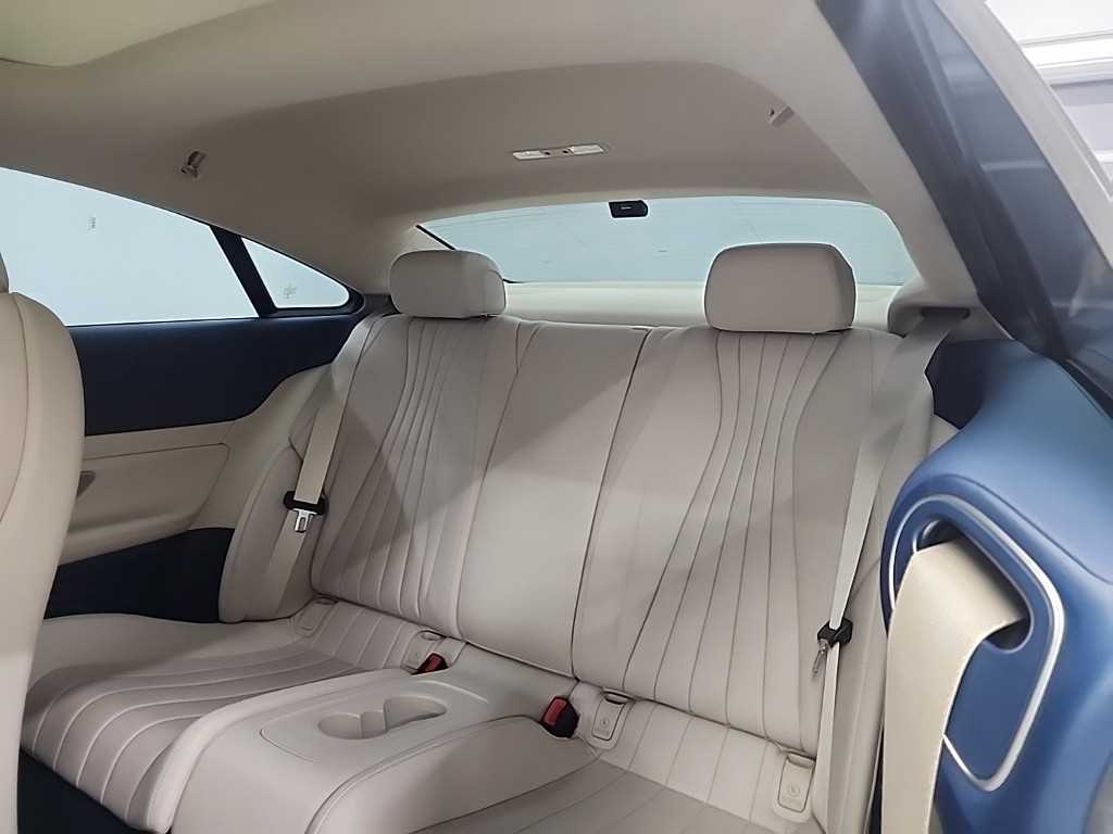 Mercedes Benz E class - Vista 12