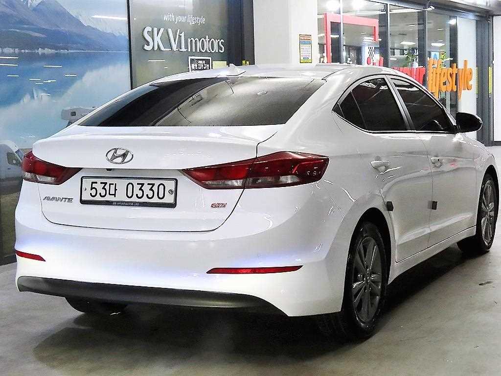 HYUNDAI Avante - Vista 4