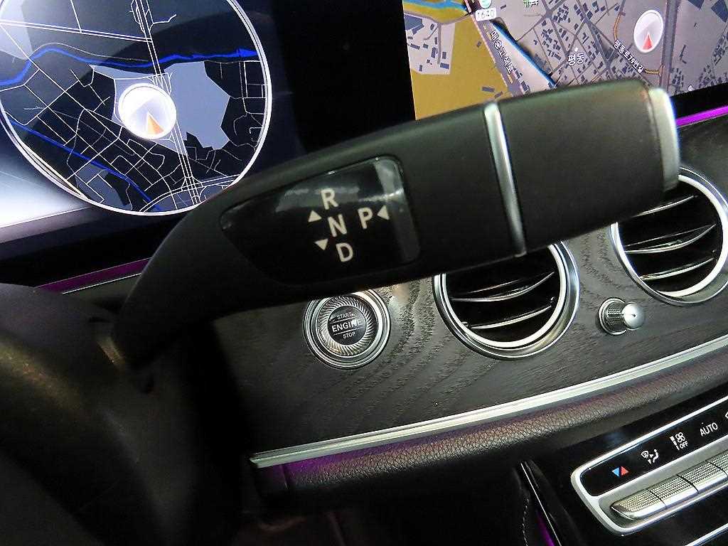 Mercedes Benz E class - Vista 12