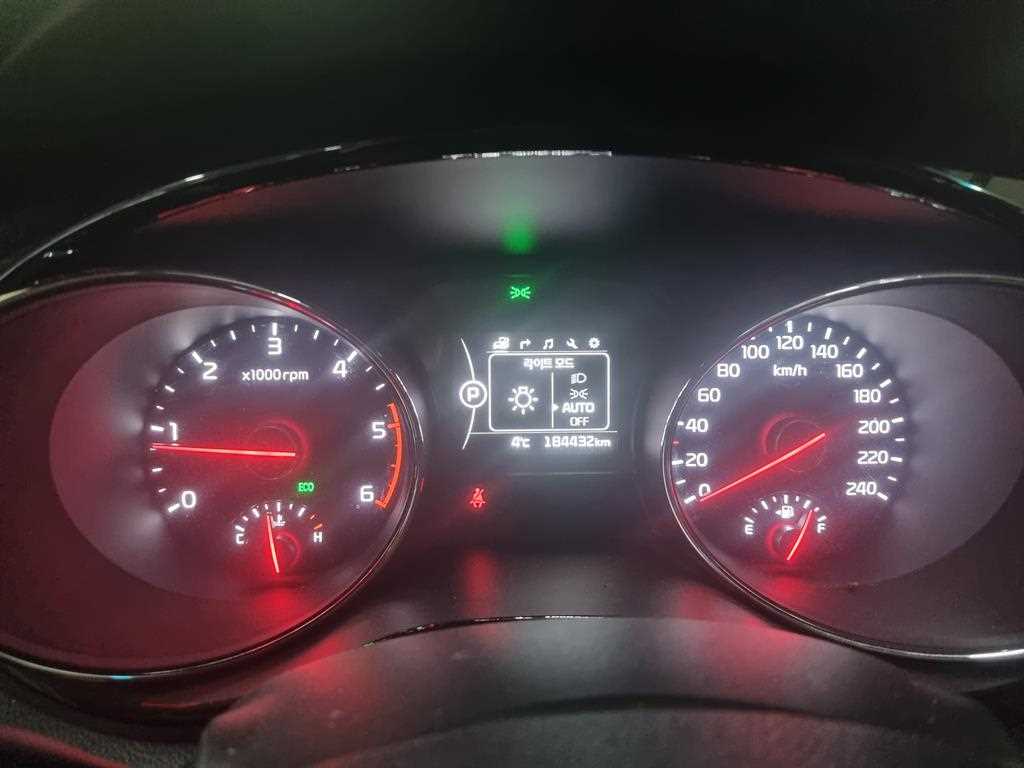 KIA Carnival - Vista 5