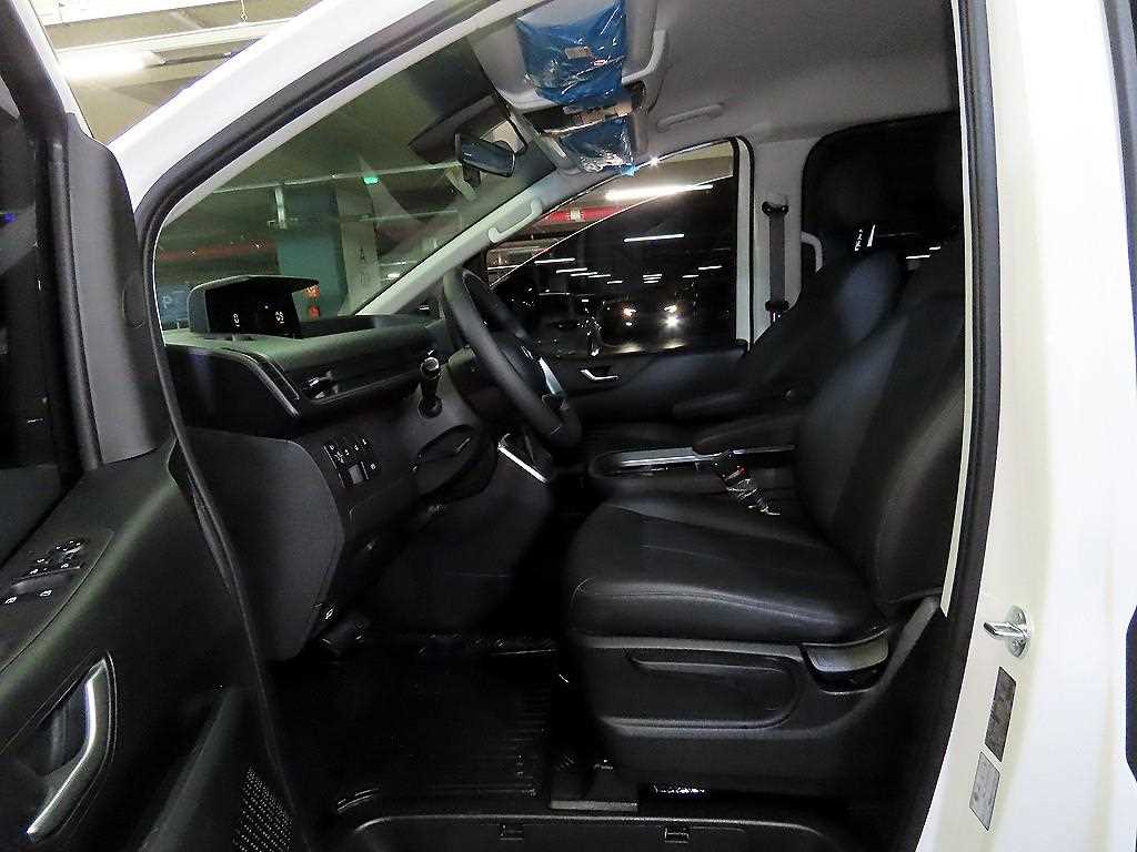 HYUNDAI Staria - Vista 6