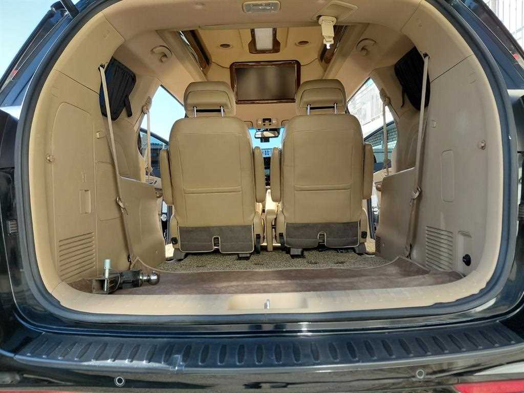 KIA Carnival - Vista 10