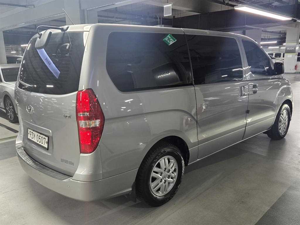 HYUNDAI Starex - Vista 6