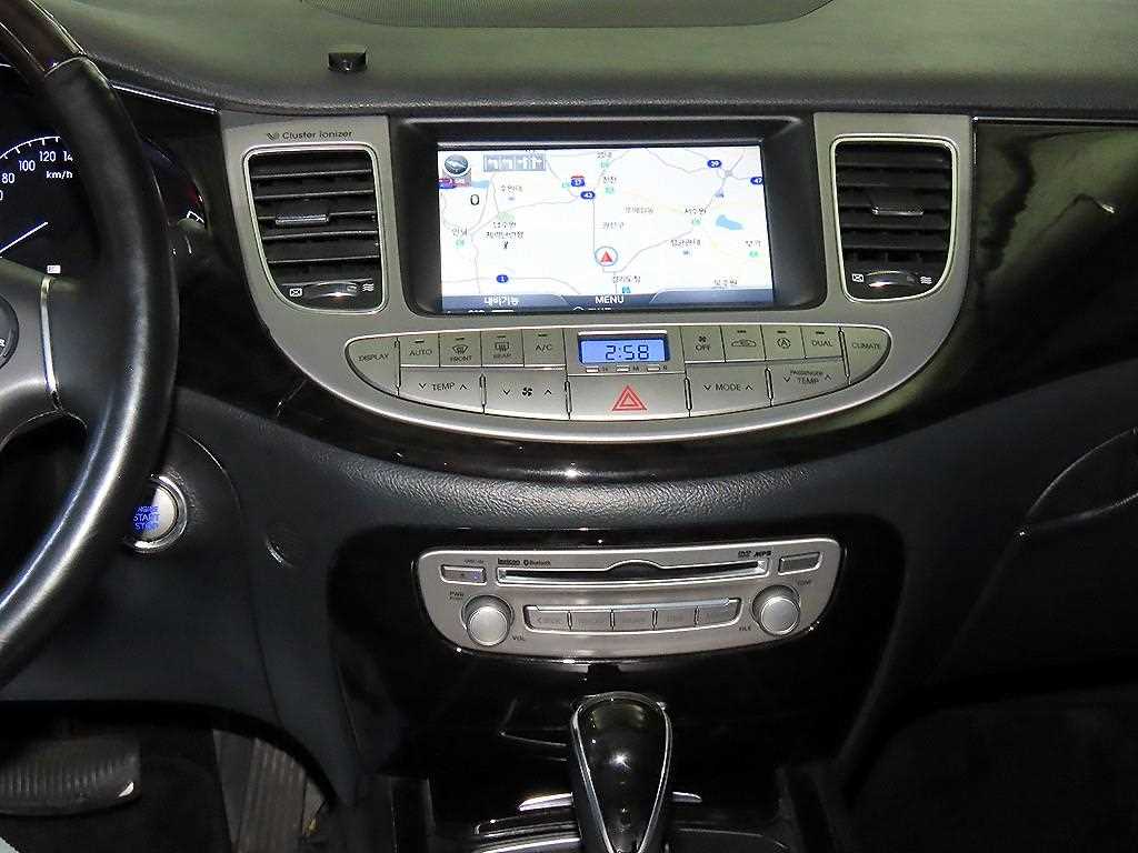 HYUNDAI Genesis - Vista 11