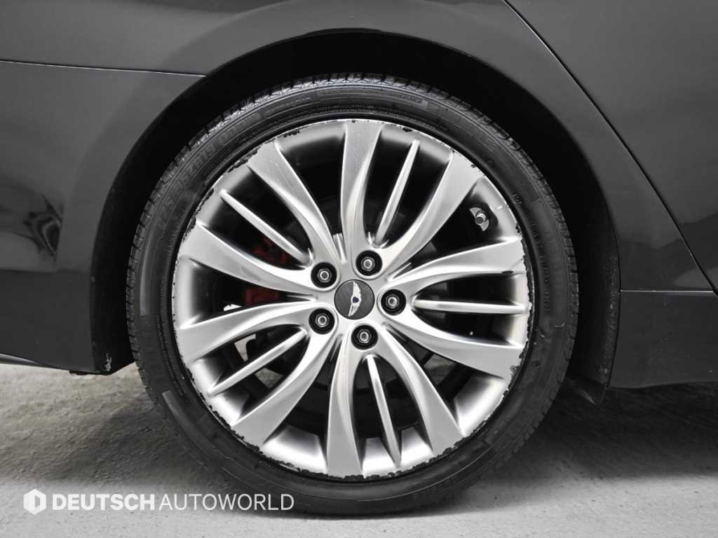 HYUNDAI Genesis - Vista 5