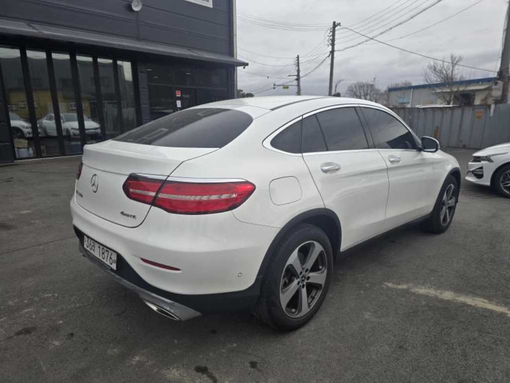 Mercedes Benz GLC Class - Vista 4