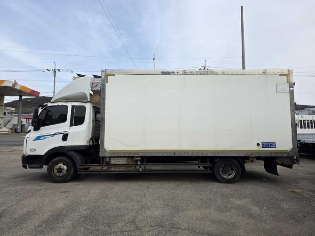 medium and large cargo truck - Vista 7