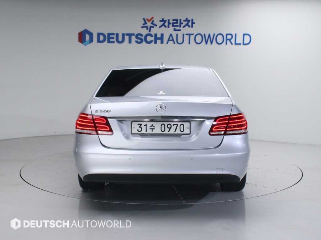 Mercedes Benz E class - Vista 4