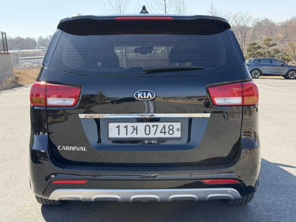 KIA Carnival - Vista 5