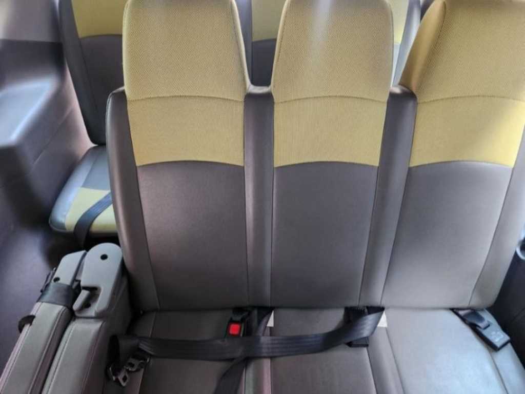 HYUNDAI Starex - Vista 12