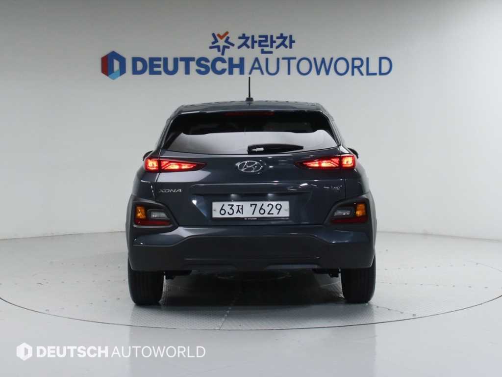 HYUNDAI Kona - Vista 4