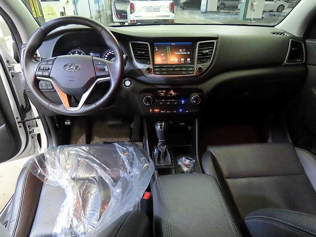 HYUNDAI Tucson - Vista 10