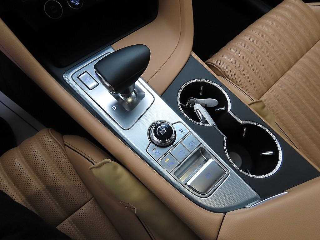 Genesis G70 - Vista 10