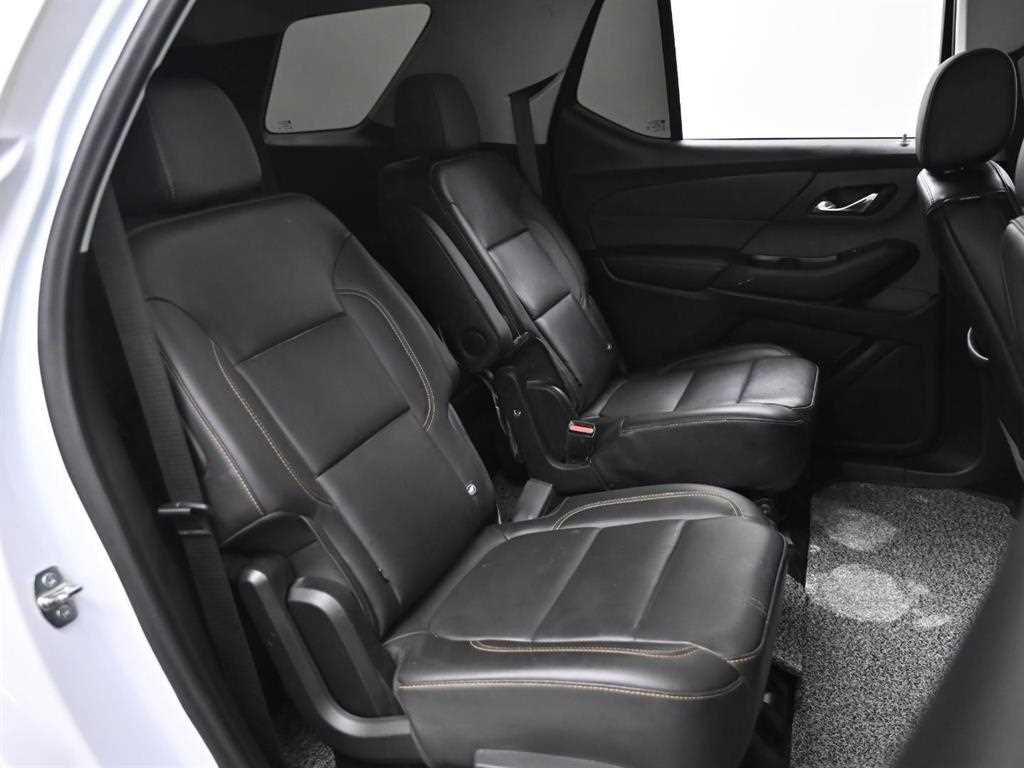 Chevrolet Travers - Vista 12