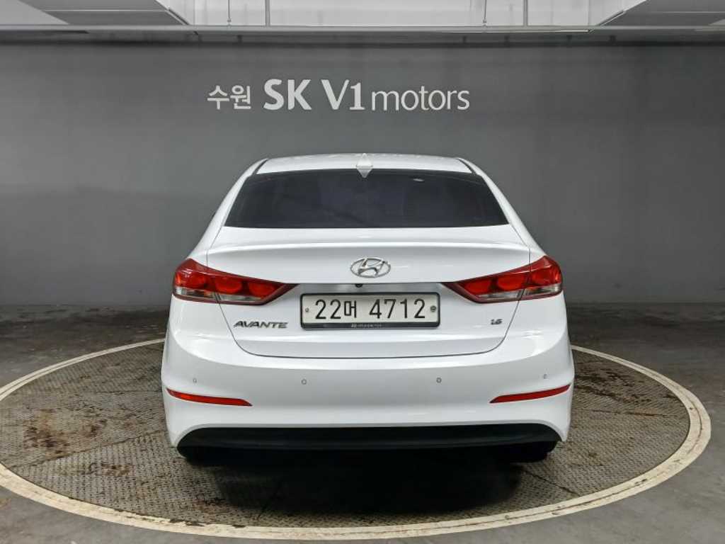 HYUNDAI Avante - Vista 5