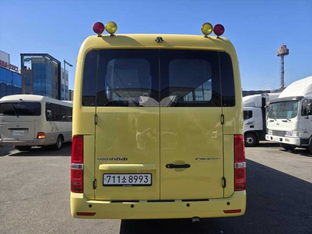 medium and large bus Hyundai bus - Vista 4