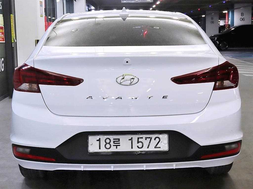 HYUNDAI Avante - Vista 5