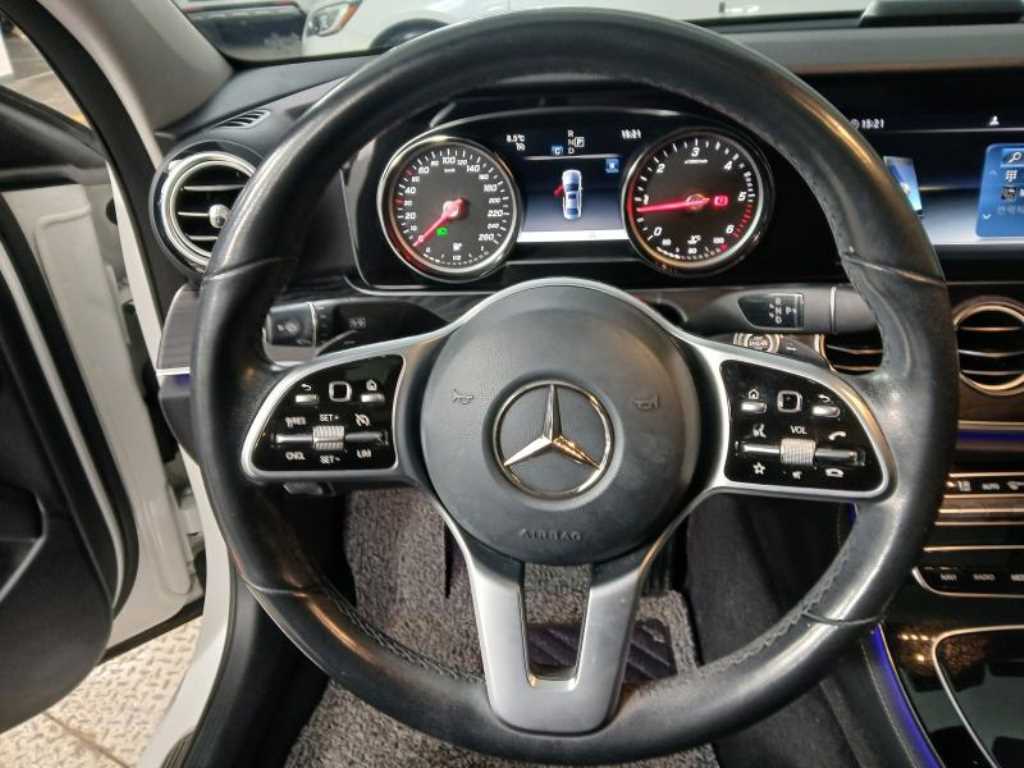 Mercedes Benz E class - Vista 8