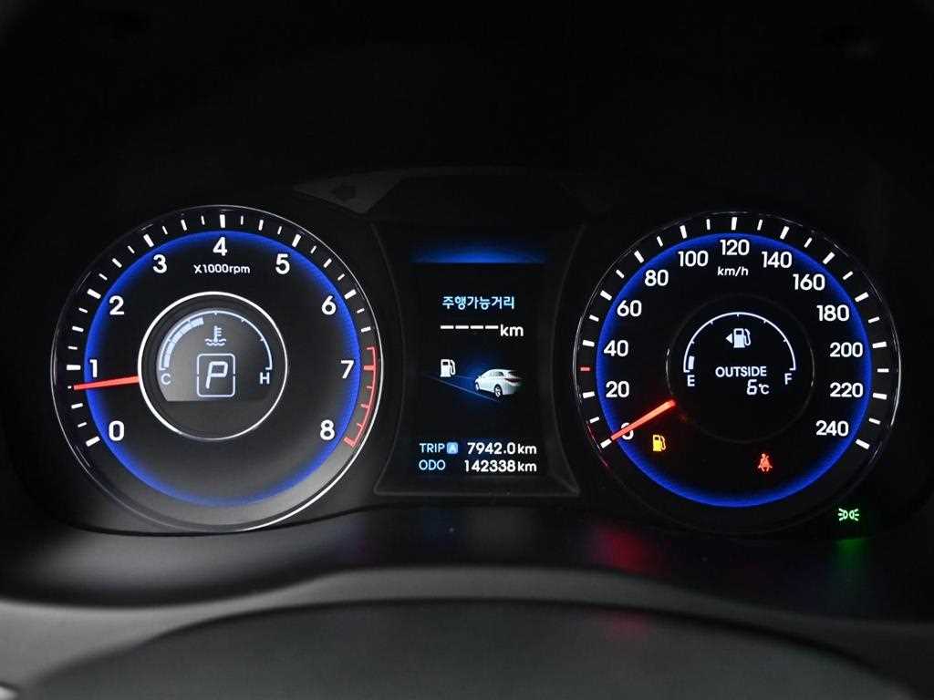 HYUNDAI i40 - Vista 8