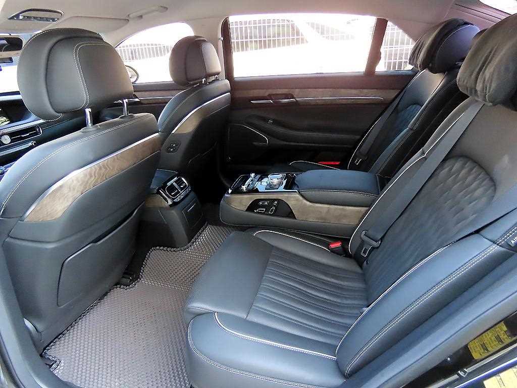 Genesis G90 - Vista 6