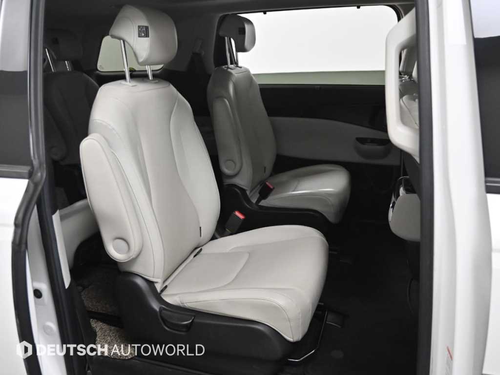 KIA Carnival - Vista 12