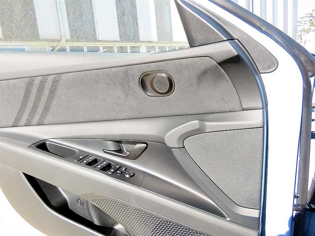 HYUNDAI Avante - Vista 11