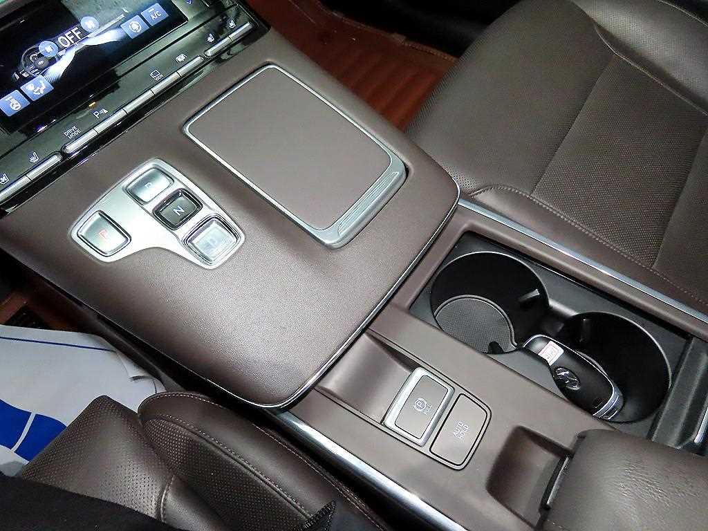 HYUNDAI Grandeur - Vista 12