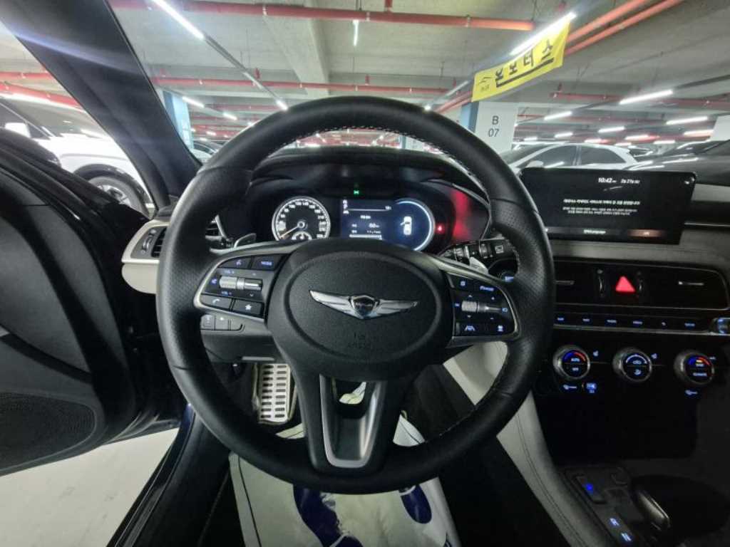 Genesis G70 - Vista 12