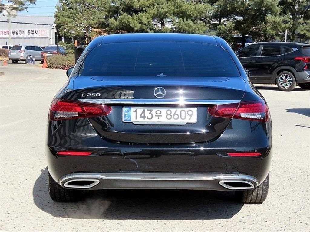 Mercedes Benz E class - Vista 2