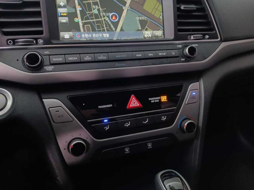 HYUNDAI Avante 2018 Blanco - Importación desde Corea - HF Imports Iquique - Foto 13