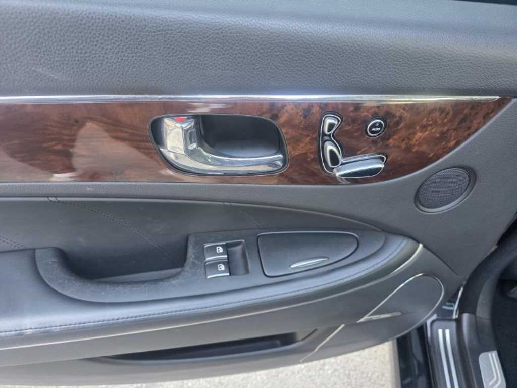 HYUNDAI Equus - Vista 7