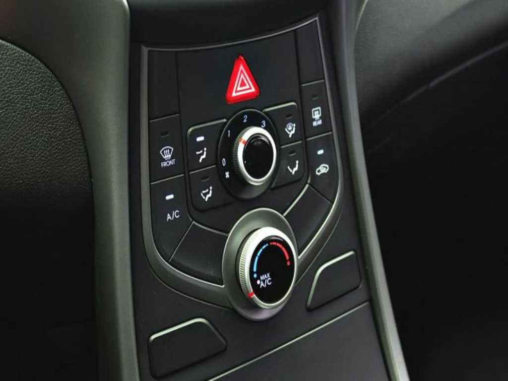 HYUNDAI Avante - Vista 11