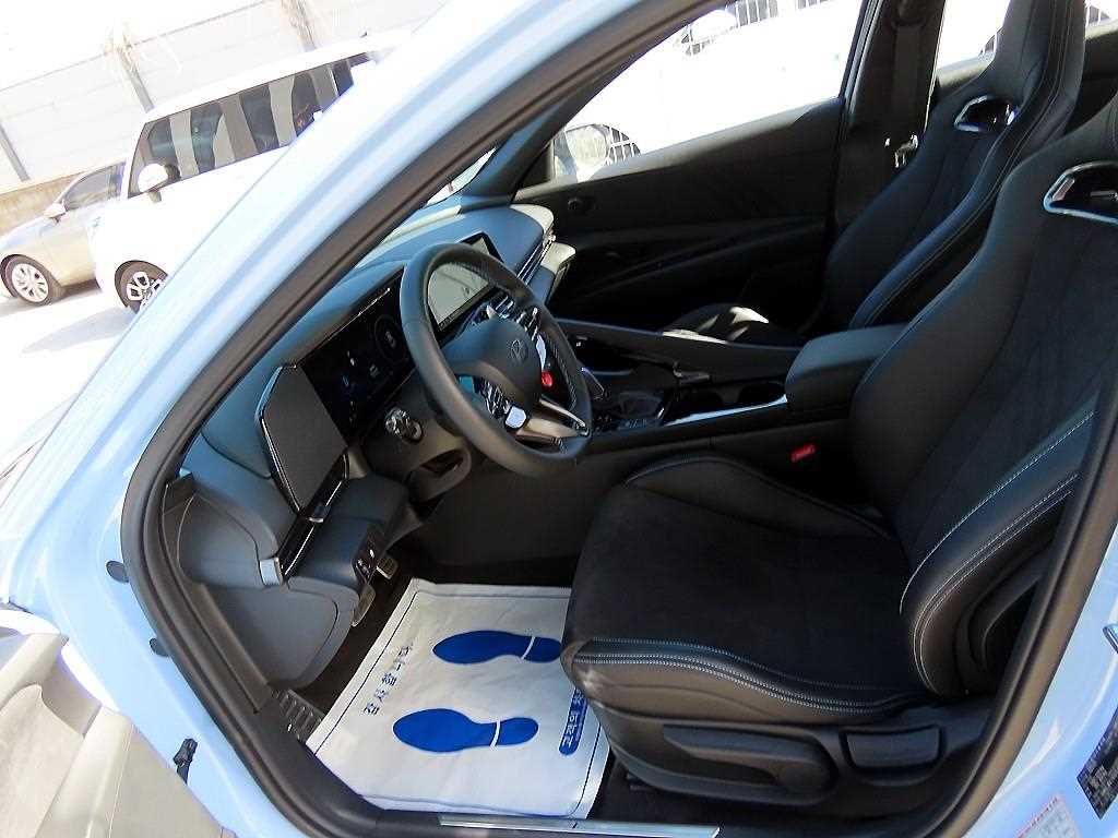 HYUNDAI Avante - Vista 5