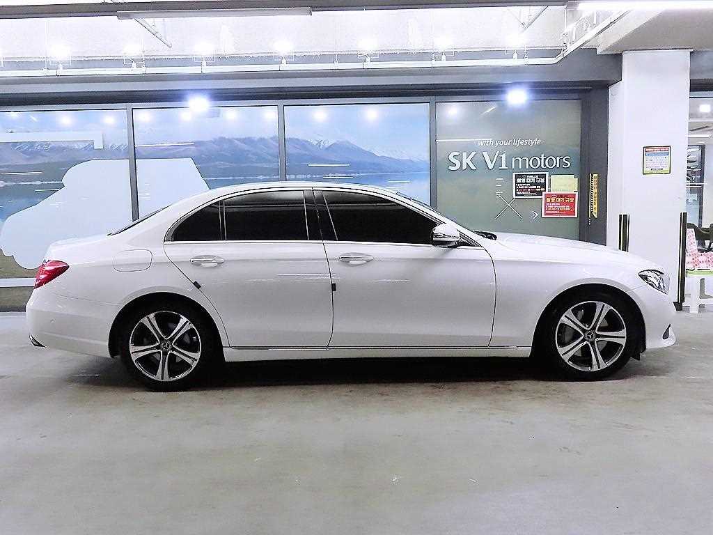 Mercedes Benz E class - Vista 3