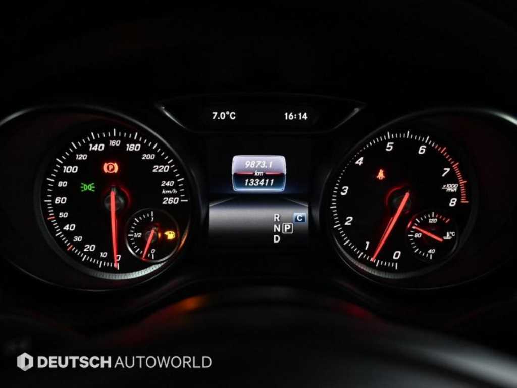 Mercedes Benz GLA Class - Vista 8