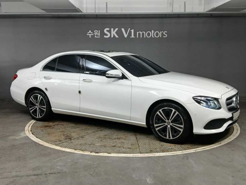 Mercedes Benz E class - Vista 3