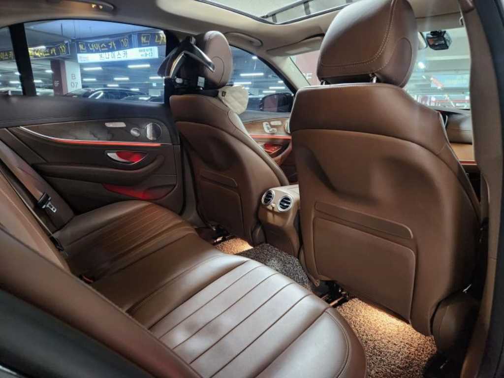 Mercedes Benz E class - Vista 10