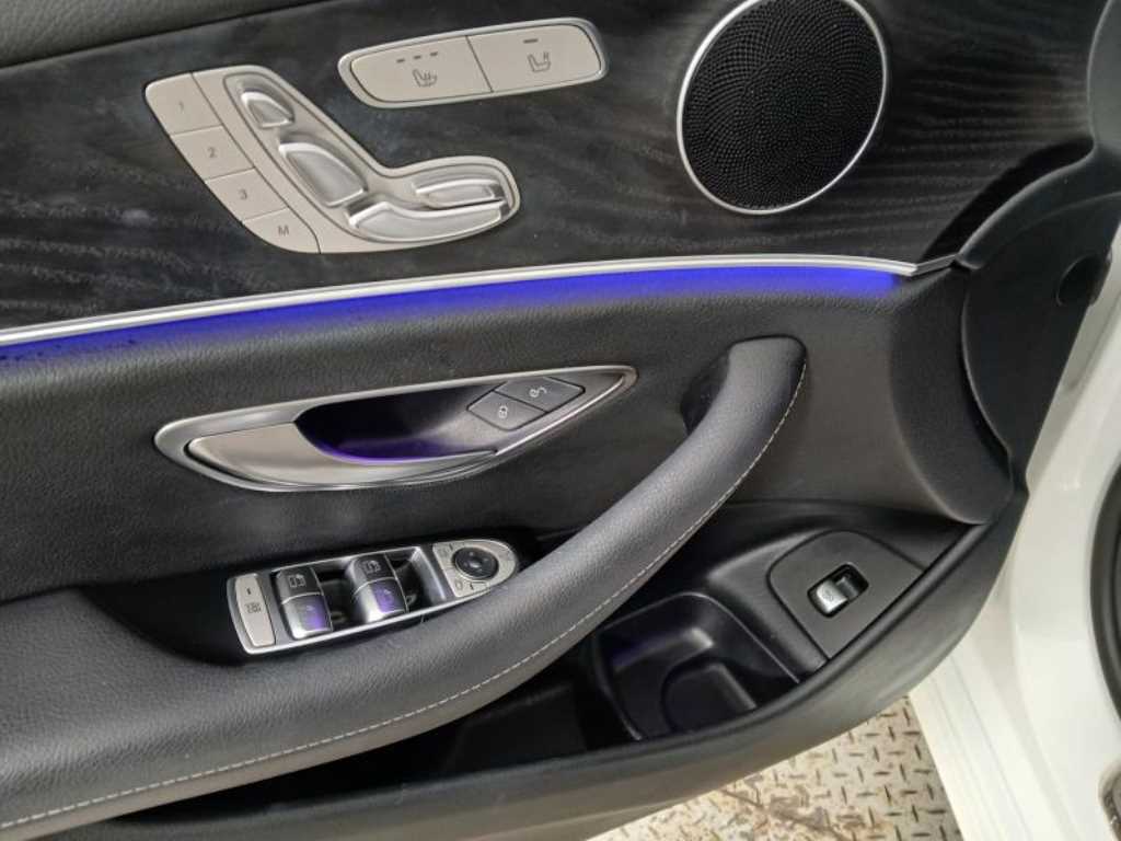 Mercedes Benz E class - Vista 10