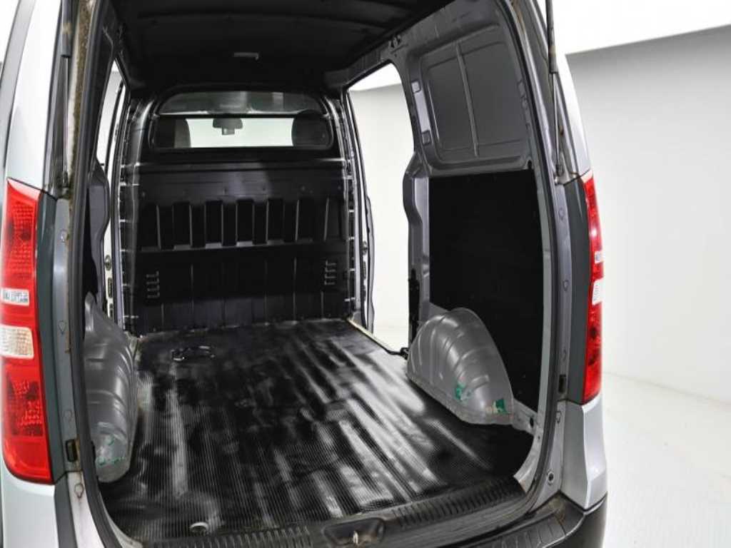 HYUNDAI Starex - Vista 6