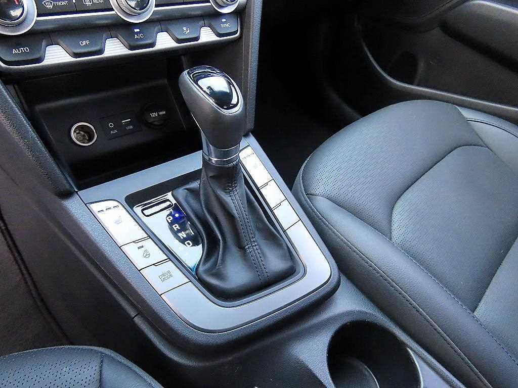 HYUNDAI Avante - Vista 10