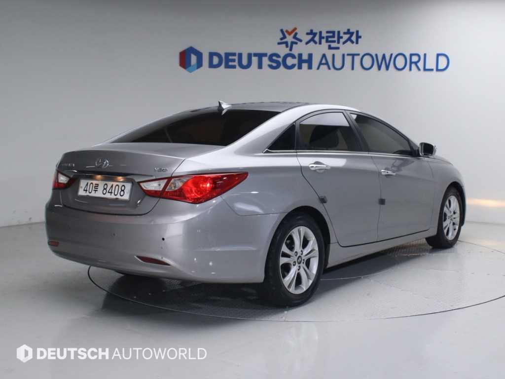 HYUNDAI Sonata - Vista 2