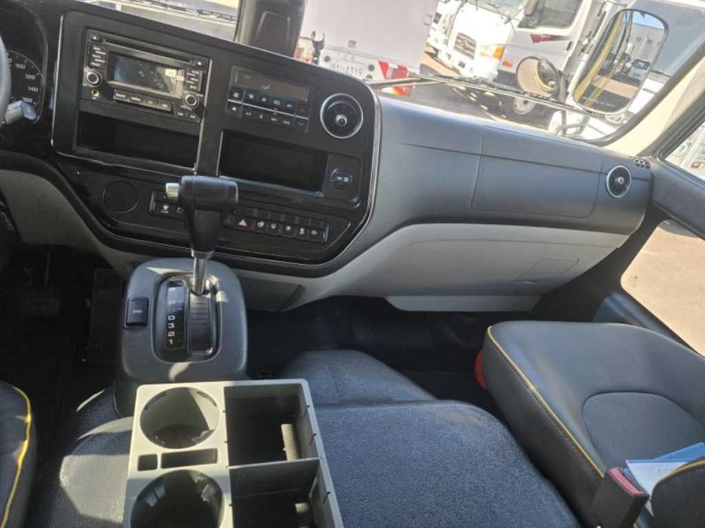 medium and large bus Hyundai bus - Vista 10