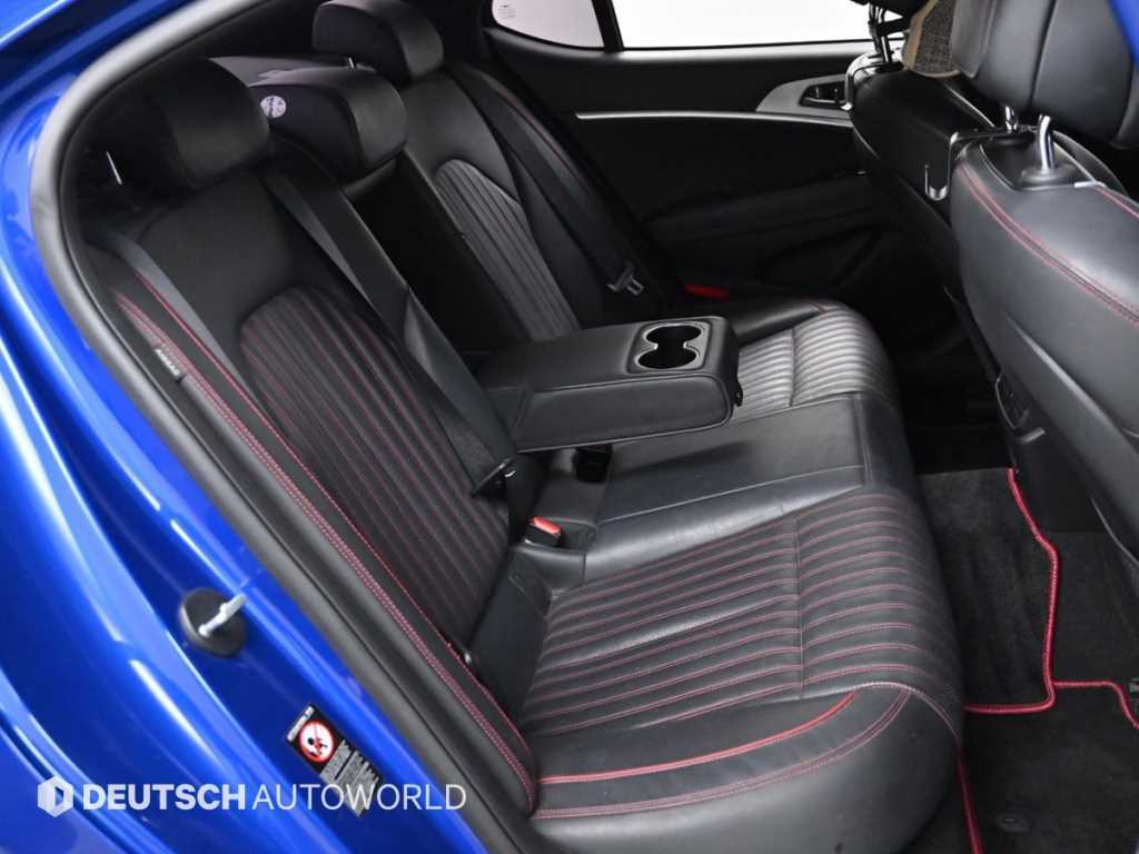 Genesis G70 - Vista 12