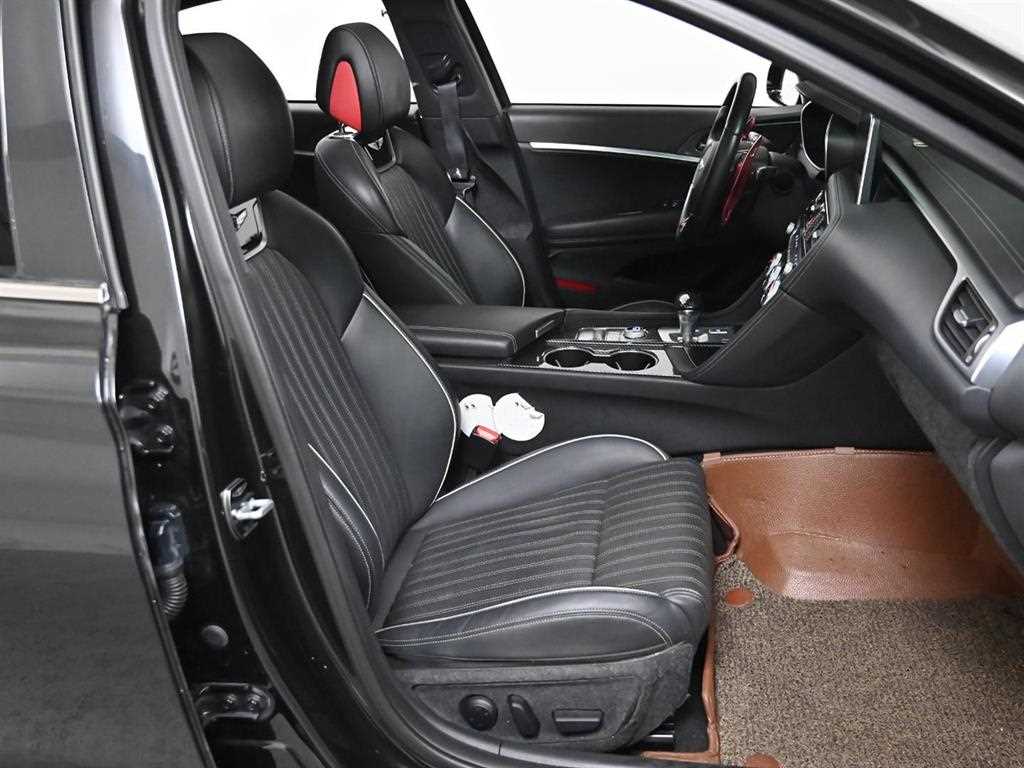 Genesis G70 - Vista 10