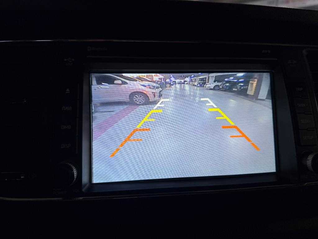 KIA Carnival - Vista 12