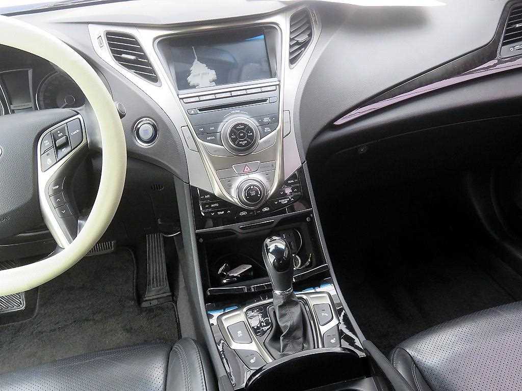 HYUNDAI Grandeur - Vista 12